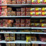 友人・会社の同僚へのおみやげ探し、おみやげ専門店よりもリーズナブルだし、気が付いたら??